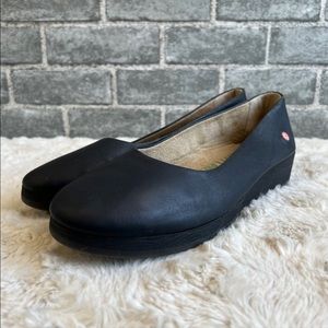 Softinos by Fly London Asa Soft Leather Flat Wedges Size 40